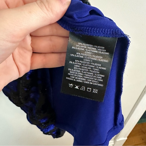 T Tahari | Blue and Black Velvet Floral Shimmery Dress Size Small - Picture 6 of 7